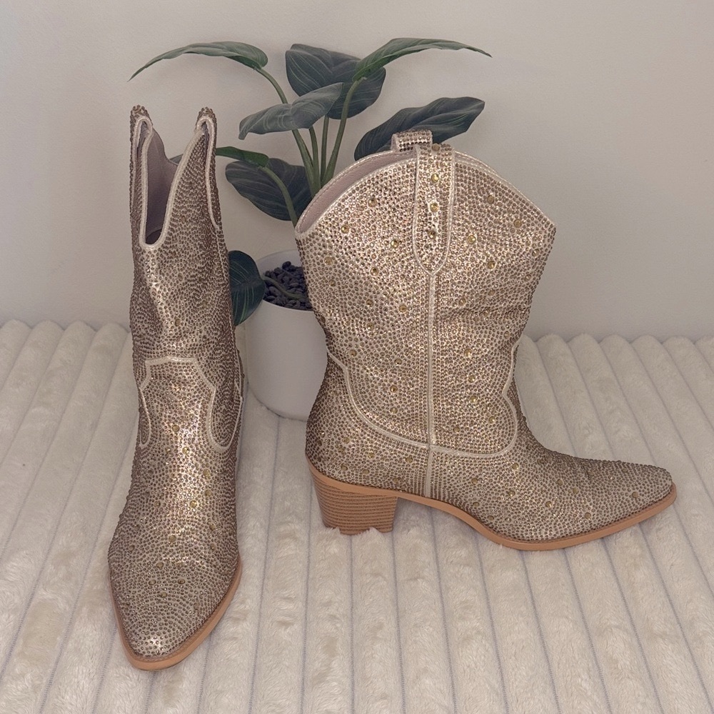 Women’s Rhinestone Cowboy Boots, light gold, size 9